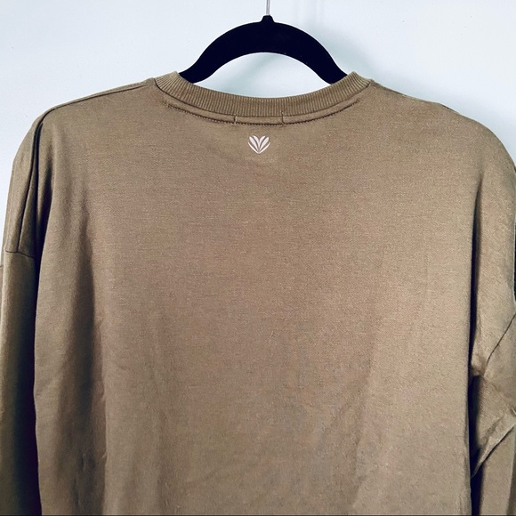 Forever 21 • Army Green Active Sweatshirt - Picture 12 of 13